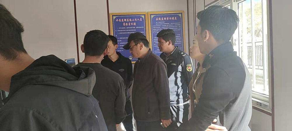 10月21日城管局、環(huán)保局及住建局局長(zhǎng)蒞臨我廠謝通門污水處理廠檢查運(yùn)行情況及了解整改階段。