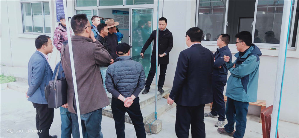 西南督查組在自治區(qū)、日喀則市、吉隆縣、吉隆鎮(zhèn)有關(guān)領(lǐng)導(dǎo)的陪同下對吉隆鎮(zhèn)污水處理廠檢查工作